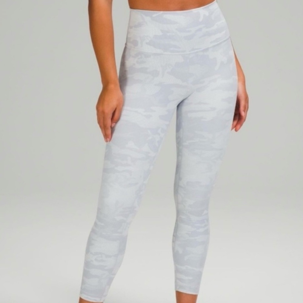Lululemon Wunder Under Tight 25" Camo Jacquard Alpine White Camo Size 2
